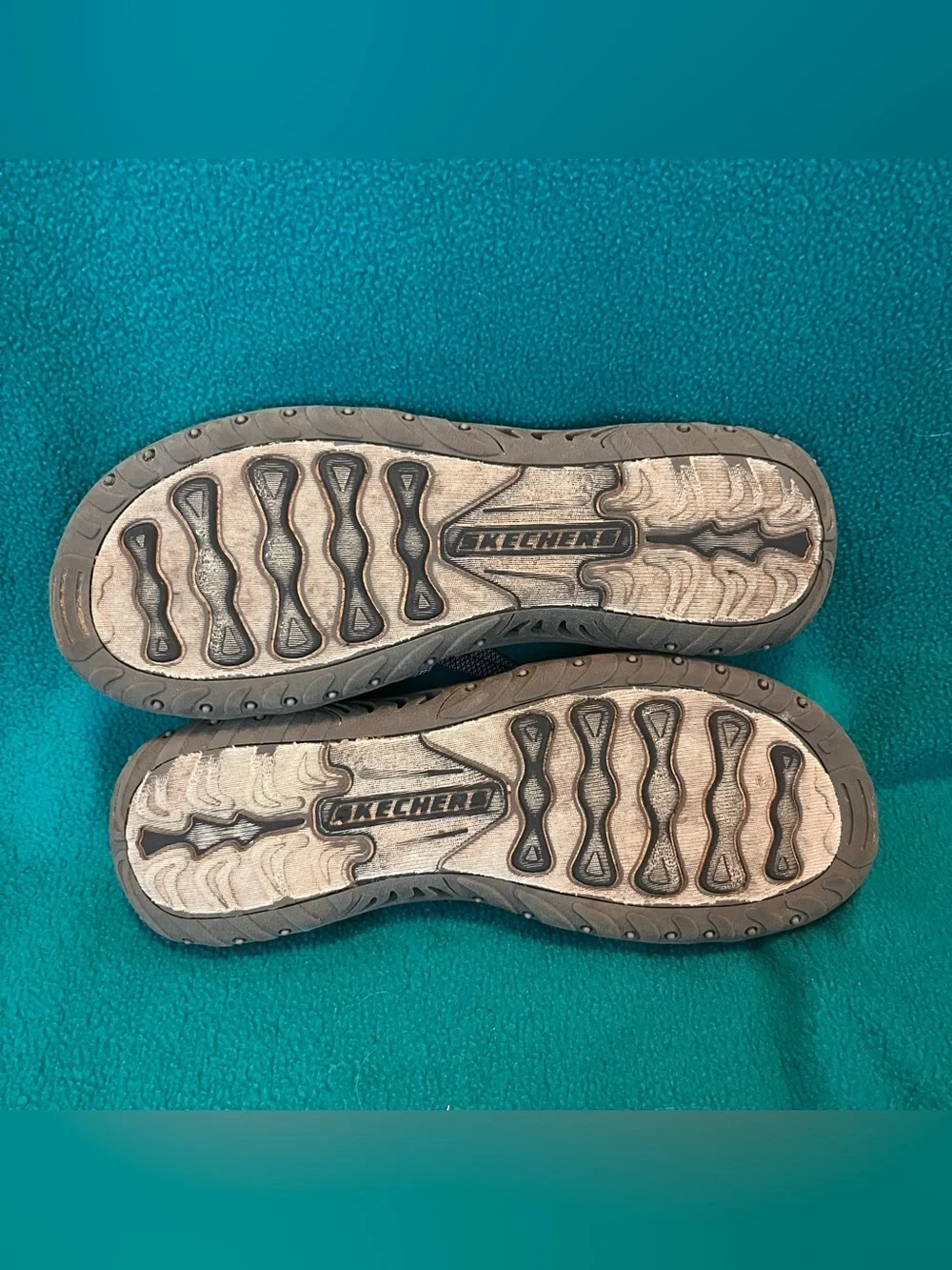 Skechers Women's Reggae Fiesta Black and Gray Strappy Sandals Sz 11